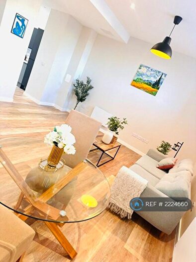 2 Bedroom Flat To Rent In Kingsgate House, Bristol, BS15