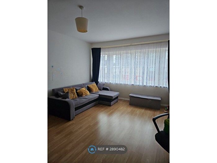 1 Bedroom Flat To Rent In Station Parade, Barking, IG11