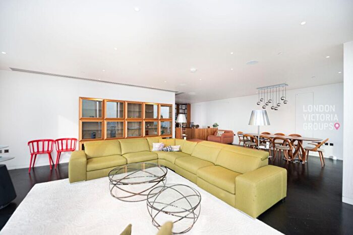 3 Bedroom Apartment To Rent In The Heron, Moor Lane, London, EC2Y