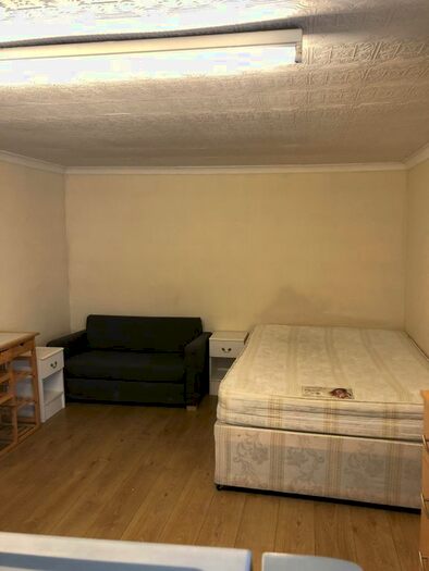 1 Bedroom Studio To Rent In Ivy Road, Hounslow, TW3