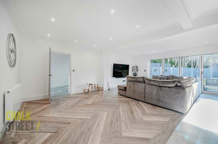 5 Bedroom Detached House To Rent In The Sheilings, Emerson Park, Hornchurch, RM11