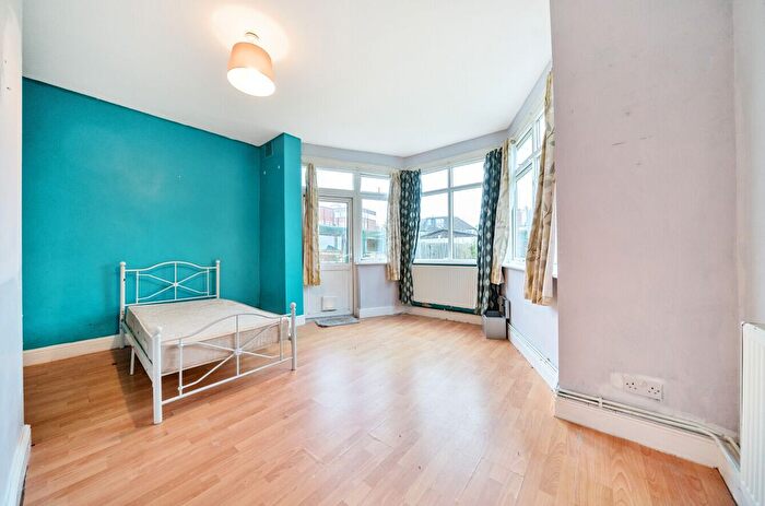 1 Bedroom Flat For Sale In Mitcham Park, Mitcham, CR4