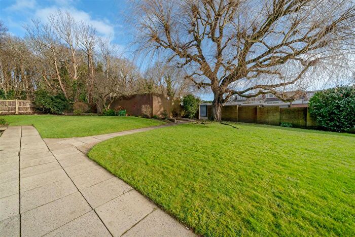 1 Bedroom Flat For Sale In Cottenham Park Road, London, SW20
