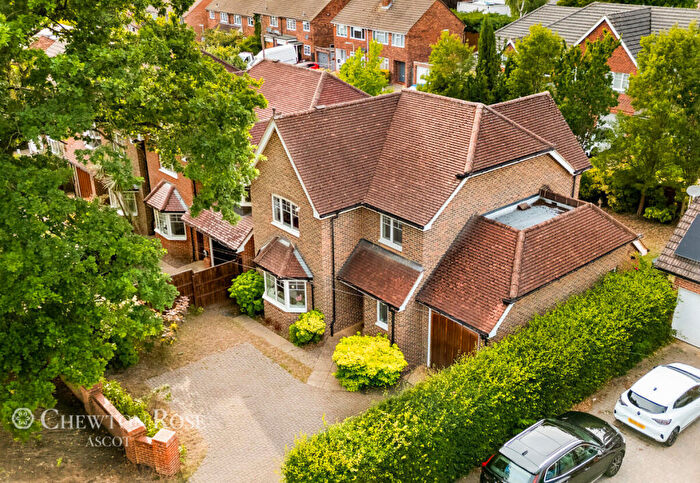 4 Bedroom Detached House For Sale In Nine Mile Ride, Wokingham, RG40