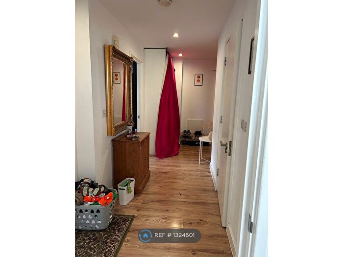 2 Bedroom Flat To Rent In Dunn Street, London, E8