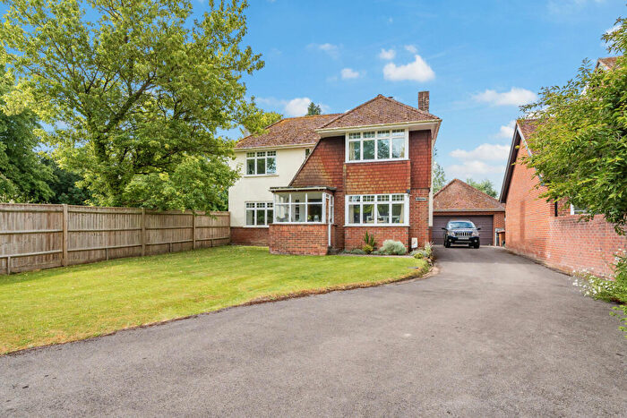 3 Bedroom Detached House For Sale In Horsebridge Road, Stockbridge, SO20