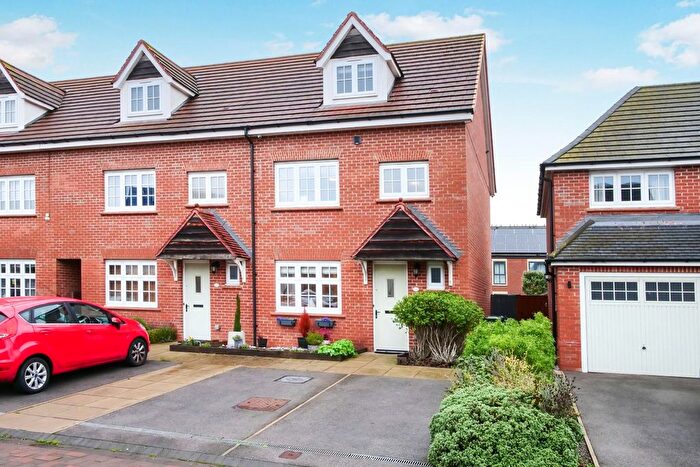 4 Bedroom End Of Terrace House For Sale In Farro Drive, York, YO30