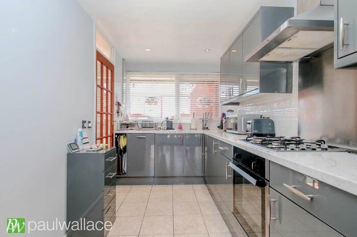 3 Bedroom Terraced House For Sale In Abbotts Drive, Waltham Abbey, EN9