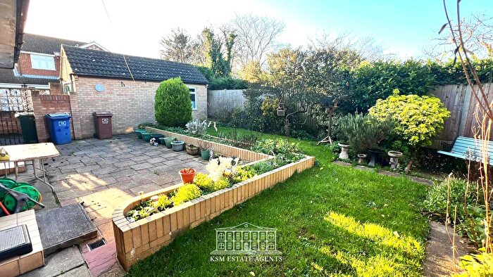 2 Bedroom Bungalow For Sale In Cherrydown, Grays, RM16