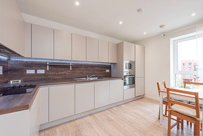 2 Bedroom Flat For Sale In Hendon Waterside, Hendon, London, NW9