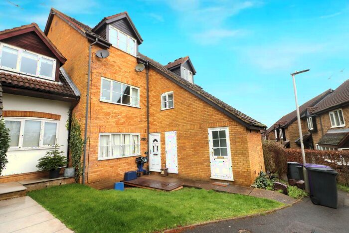 1 Bedroom Maisonette To Rent In Woodstock, Knebworth, SG3