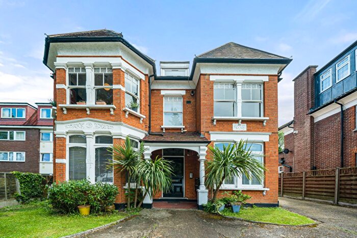 2 Bedroom Flat To Rent In Torrington Park, London, N12