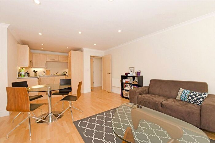 1 Bedroom Flat To Rent In Parkway, Camden, NW1