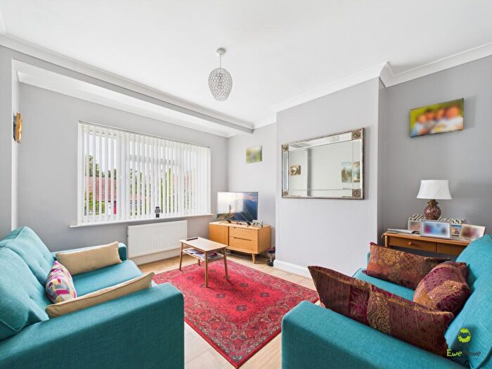 3 Bedroom Semi-Detached House For Sale In Holmhurst Road, Belvedere, Kent, DA17