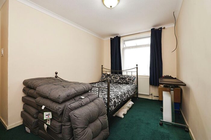 3 Bedroom End Of Terrace House For Sale In Camelot Close, Andover, SP10