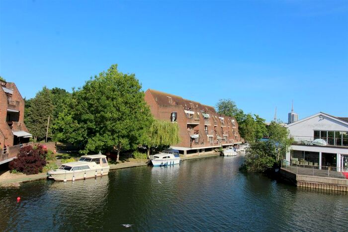 2 Bedroom Flat To Rent In Riverside Court, Caversham, Reading, RG4