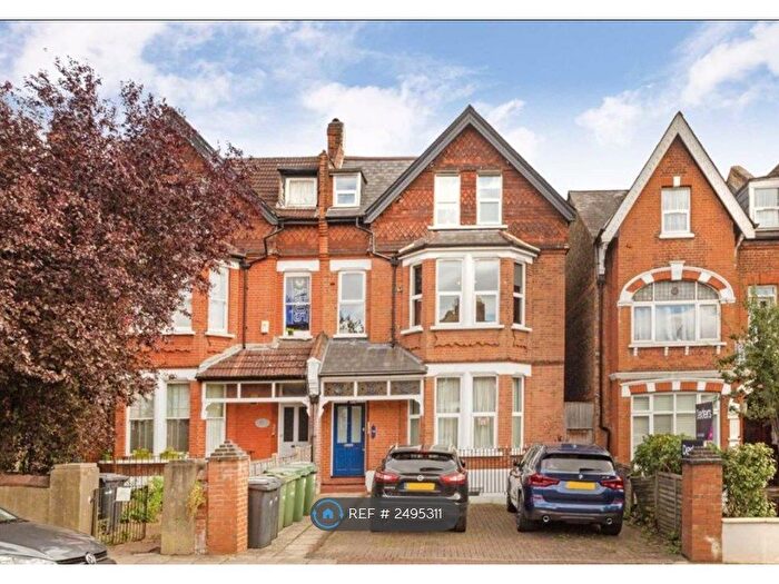 3 Bedroom Flat To Rent In Stanthorpe Road, London, SW16