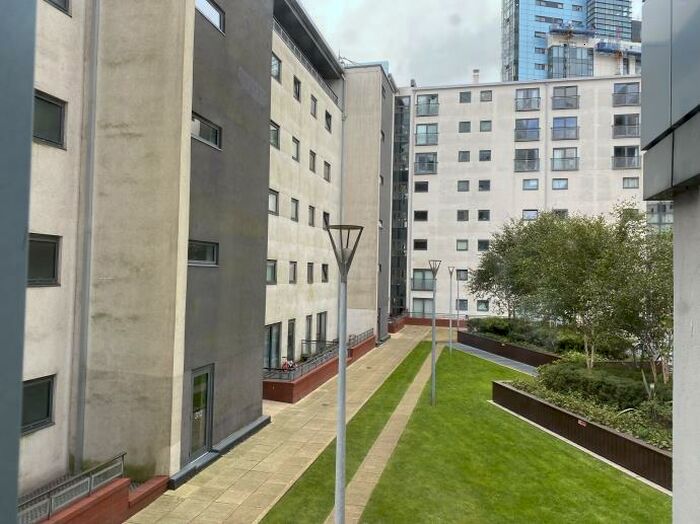 2 Bedroom Flat To Rent In /, Castlebank Drive, G11