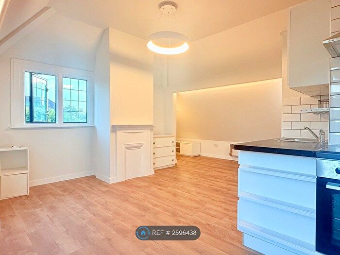 Studio To Rent In Brondesbury Park, London, NW2