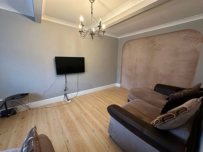 4 Bedroom Semi-Detached House To Rent In Allendale Avenue, Southall, UB1