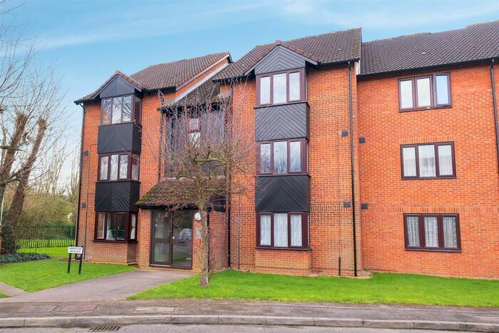 Studio To Rent In Amberley Way, Uxbridge, UB10