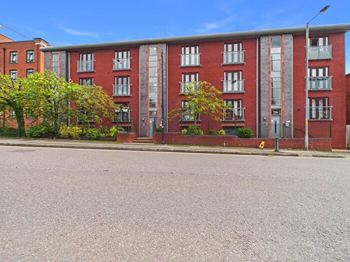 2 Bedroom Flat For Sale In Mossley Road, Ashton-Under-Lyne, Greater Manchester, OL6