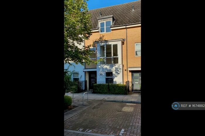 4 Bedroom Terraced House To Rent In Whale Avenue, Reading, RG2