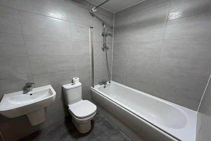1 Bedroom Flat To Rent In Waterfront West, Brierley Hill, DY5