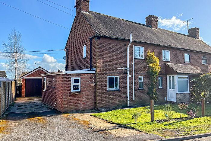 3 Bedroom Semi-Detached House For Sale In St. Michaels Close, Bishops Itchington, Southam, CV47