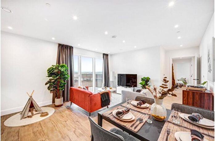 2 Bedroom Flat To Rent In Grove Court, Harrow, HA1