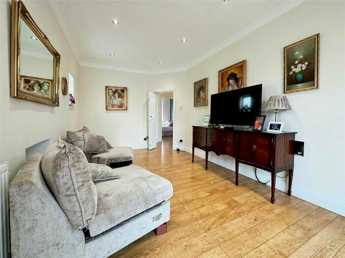 2 Bedroom Bungalow For Sale In Mashiters Hill, Romford, RM1