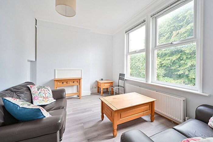 2 Bedroom Flat To Rent In Fordhook Avenue, Ealing, London, W5