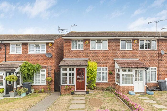 3 Bedroom Terraced House For Sale In Highland Park, Feltham, TW13