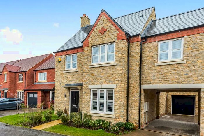 4 Bedroom Link Detached House To Rent In Richmond Road, Bicster, OX26