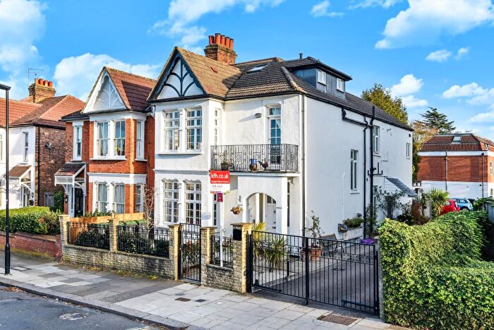 1 Bedroom Flat For Sale In Warwick Road, Bounds Green, London, N11