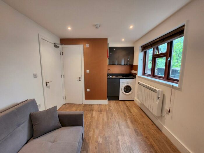 Studio To Rent In Church Terrace, London, NW4