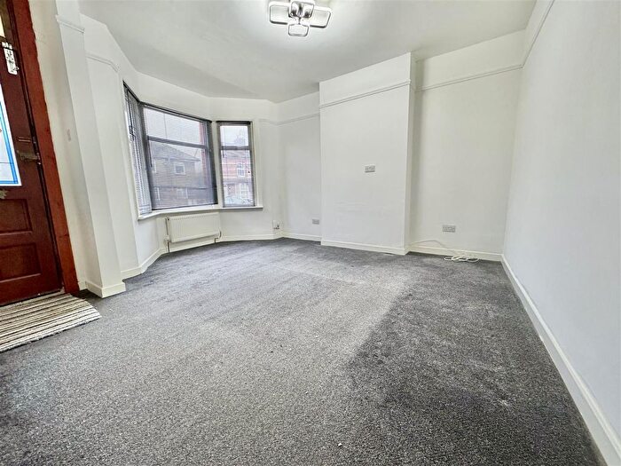 3 Bedroom Terraced House For Sale In Chiltern Road, Dunstable, LU6