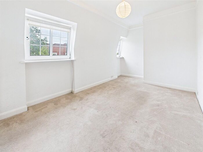 2 Bedroom Flat To Rent In Lebanon Court, Twickenham, TW1