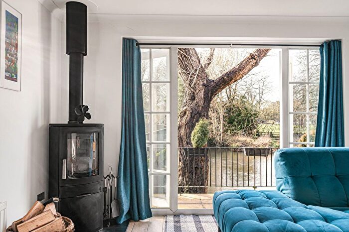 2 Bedroom Detached Bungalow For Sale In Thorncroft Drive, Leatherhead, KT22