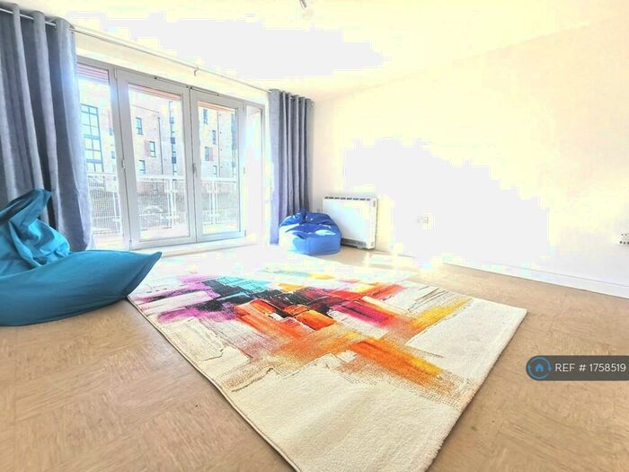 2 Bedroom Flat To Rent In Kelvin Gate, Bracknell, RG12