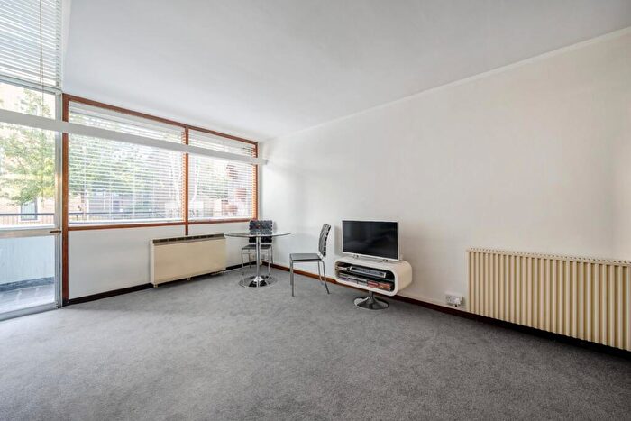 2 Bedroom Flat For Sale In Golden Lane Estate, Clerkenwell, London, EC1Y