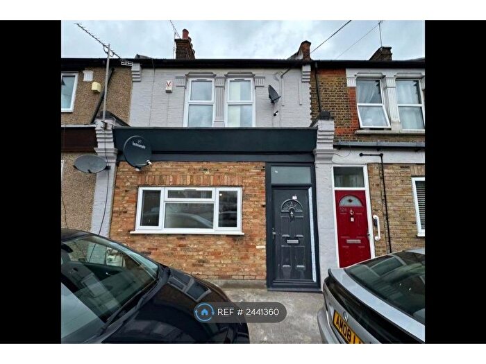 2 Bedroom Flat To Rent In Lincoln Road, Enfield, EN3