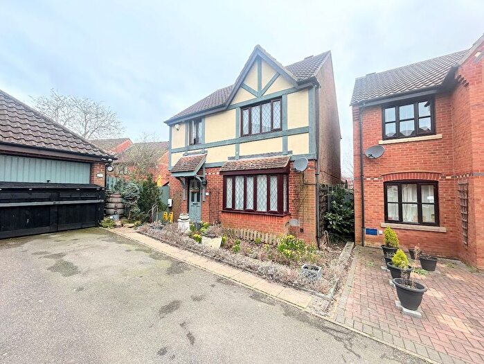 3 Bedroom Detached House For Sale In Nuneham Grove, Westcroft, Milton Keynes, MK4
