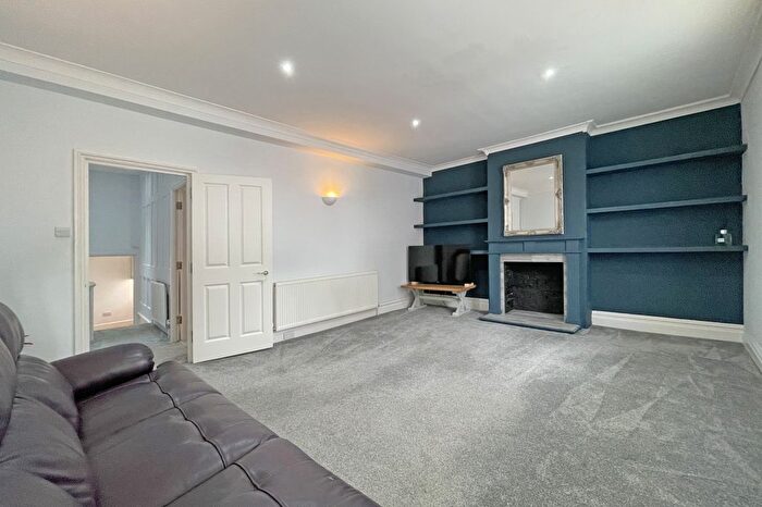 2 Bedroom Maisonette To Rent In High Street, Ewell Village, Surrey, KT17