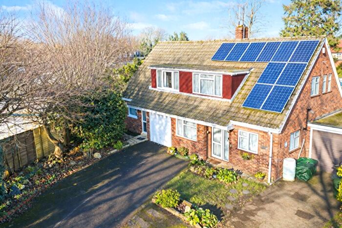 4 Bedroom Semi Detached House For Sale In Bran Close, Tilehurst, Reading, Berkshire, RG30