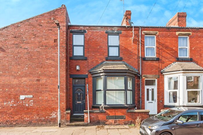 2 Bedroom End Of Terrace House For Sale In Industrial Street, Wakefield, WF1