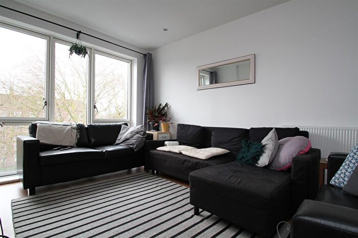 2 Bedroom Flat To Rent In Bow Road, London, E3