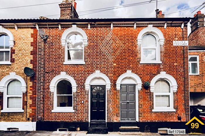 4 Bedroom Terraced House For Sale In Edward Street, Dunstable, Bedfordshire, LU6