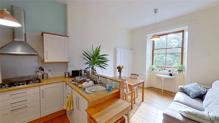 2 Bedroom Flat To Rent In Lutton Place, Edinburgh, EH8