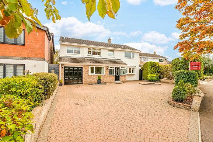 5 Bedroom Detached House For Sale In Parkstone Close, Bedford, MK41
